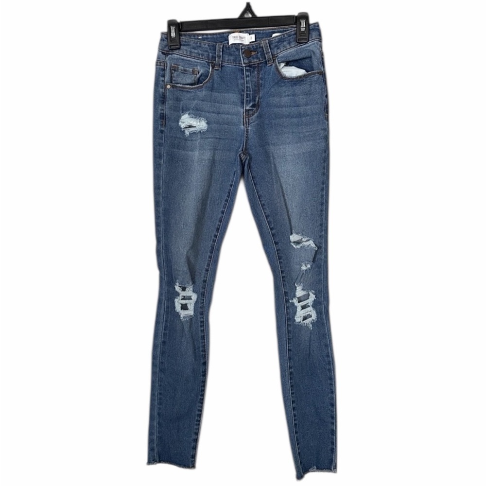 True Craft Junior’s Mid Rise Skinny Distressed Blue Jeans Size 3/26 - Pre-Loved